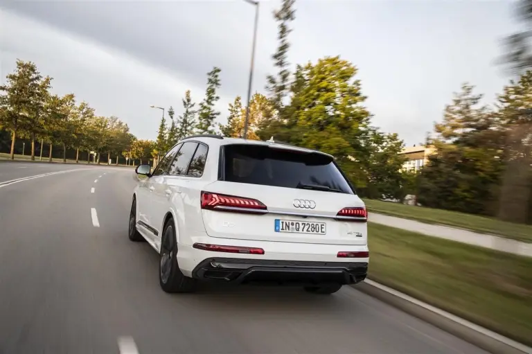 Audi Q7 TFSI ibrida plug-in - Foto ufficiali - 4