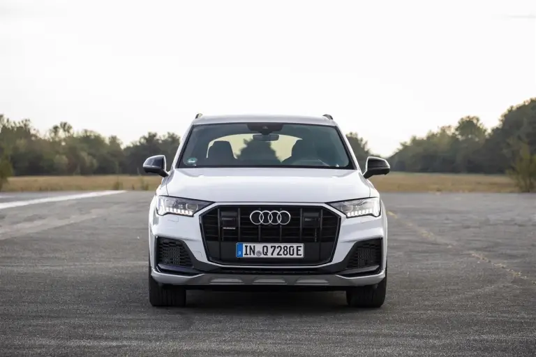 Audi Q7 TFSI ibrida plug-in - Foto ufficiali - 12