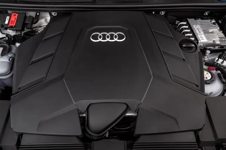 Audi Q7 TFSI ibrida plug-in - Foto ufficiali - 17