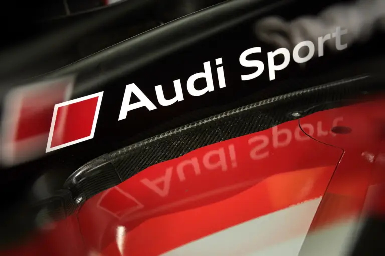 Audi R15 TDI 2010 - 8