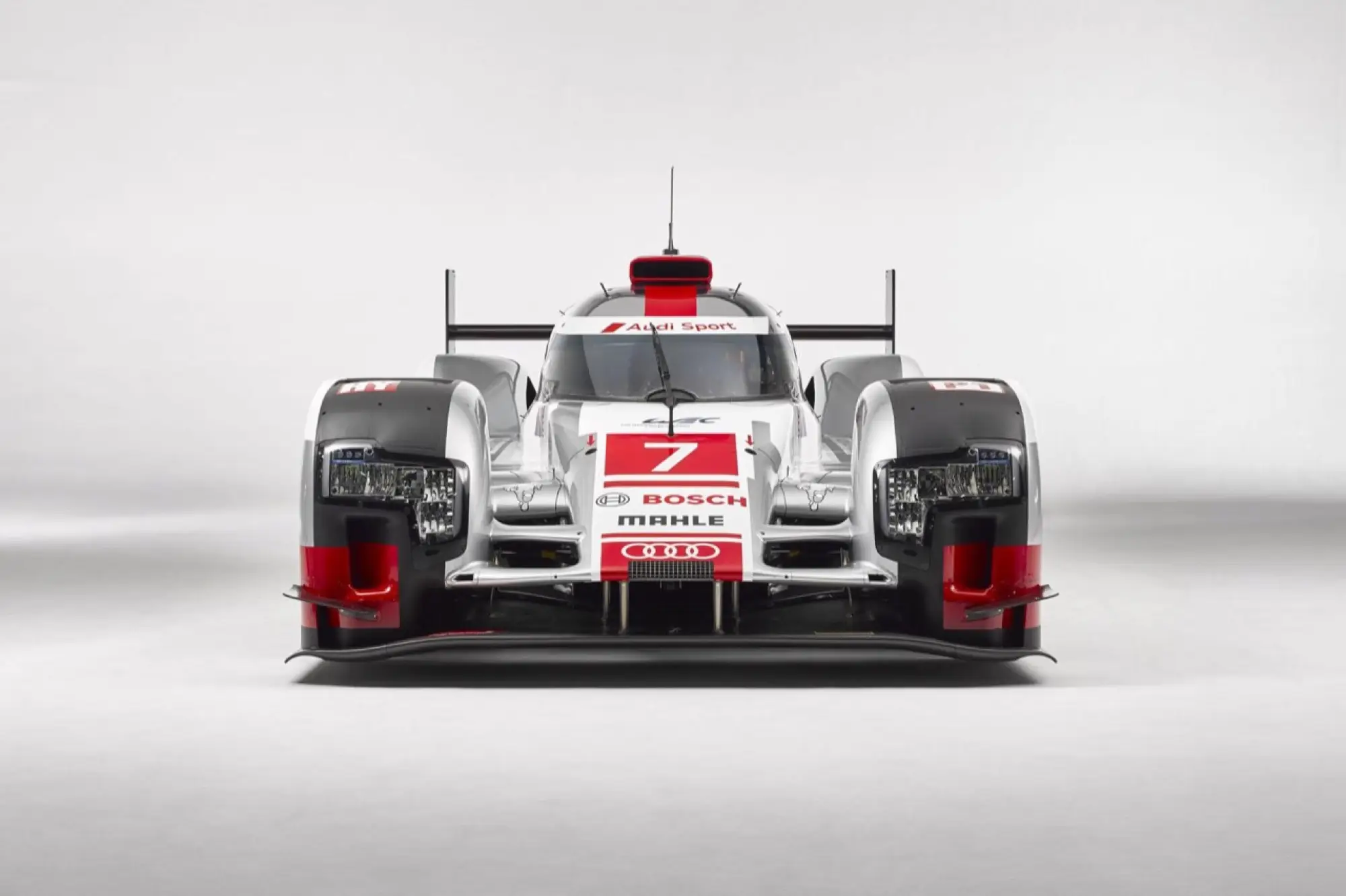 Audi R18 e-tron quattro 2015 - nuova configurazione aerodinamica - 1