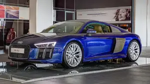 Audi R8 blu Santorini