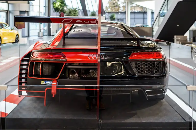 Audi R8: comparazione tra strada e pista - 5