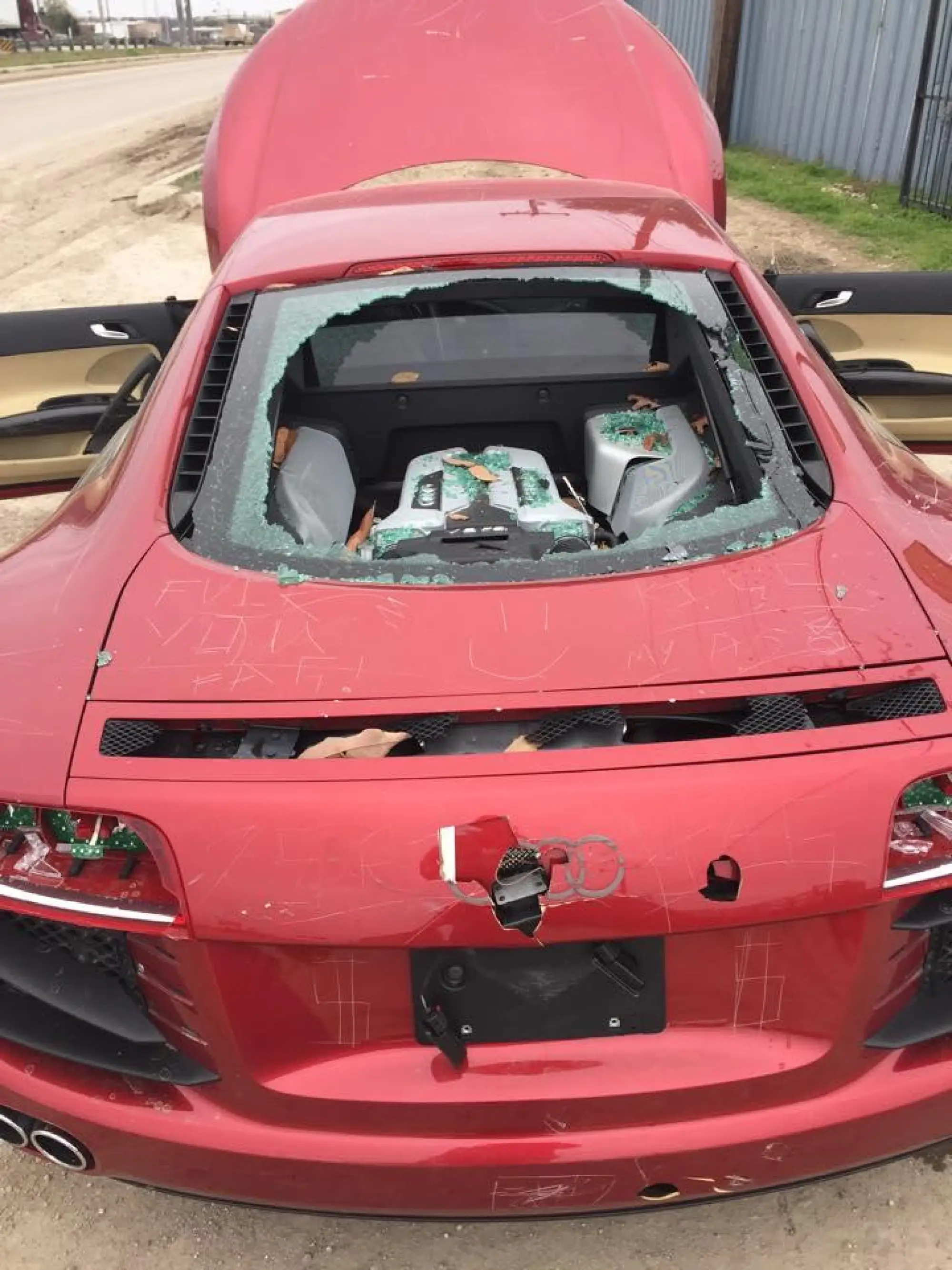 Audi R8 Distrutta - 1