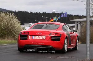 Audi R8 e-tron foto spia aprile 2012