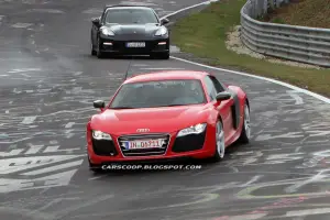 Audi R8 e-tron foto spia aprile 2012 - 1