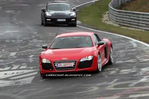 Audi R8 e-tron foto spia aprile 2012