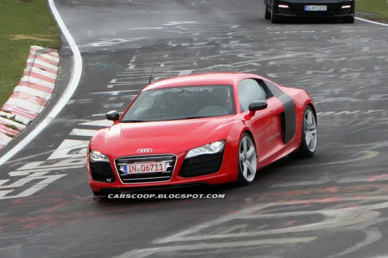 Audi R8 e-tron foto spia aprile 2012 - 7