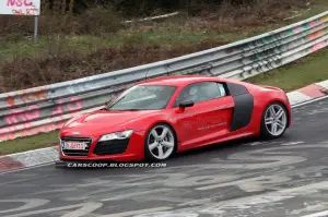 Audi R8 e-tron foto spia aprile 2012