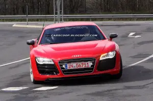 Audi R8 e-tron foto spia aprile 2012