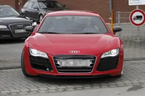 Audi R8 e-tron foto spia - 1