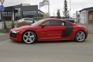 Audi R8 e-tron foto spia - 3