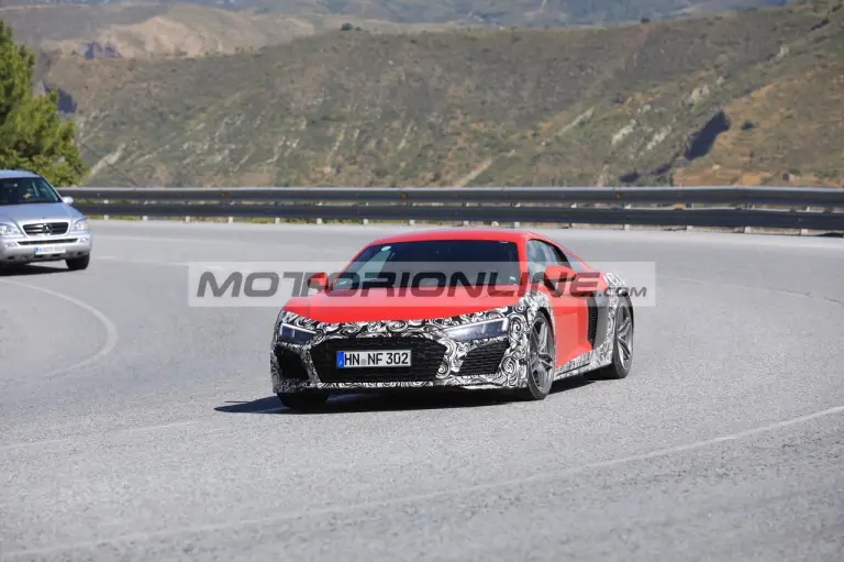 Audi R8 facelift - Foto spia 15-6-2018 - 2