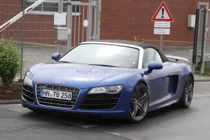 Audi R8 GT Spyder foto spia - 2