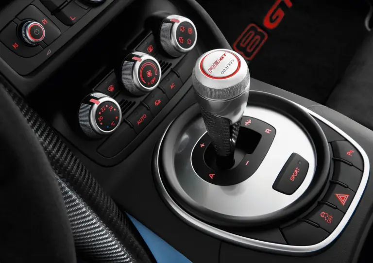 Audi R8 GT Spyder mega gallery - 4