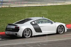 Audi R8 restyling 2013 foto spia maggio 2012