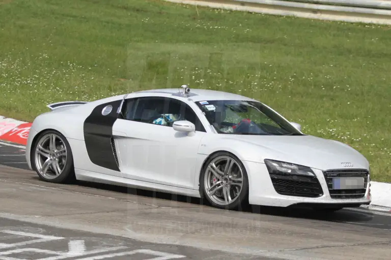 Audi R8 restyling 2013 foto spia maggio 2012 - 5