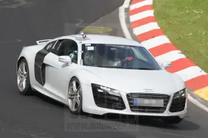 Audi R8 restyling 2013 foto spia maggio 2012