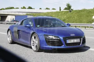 Audi R8 restyling 2013 foto spia maggio 2012