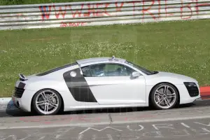 Audi R8 restyling 2013 foto spia maggio 2012