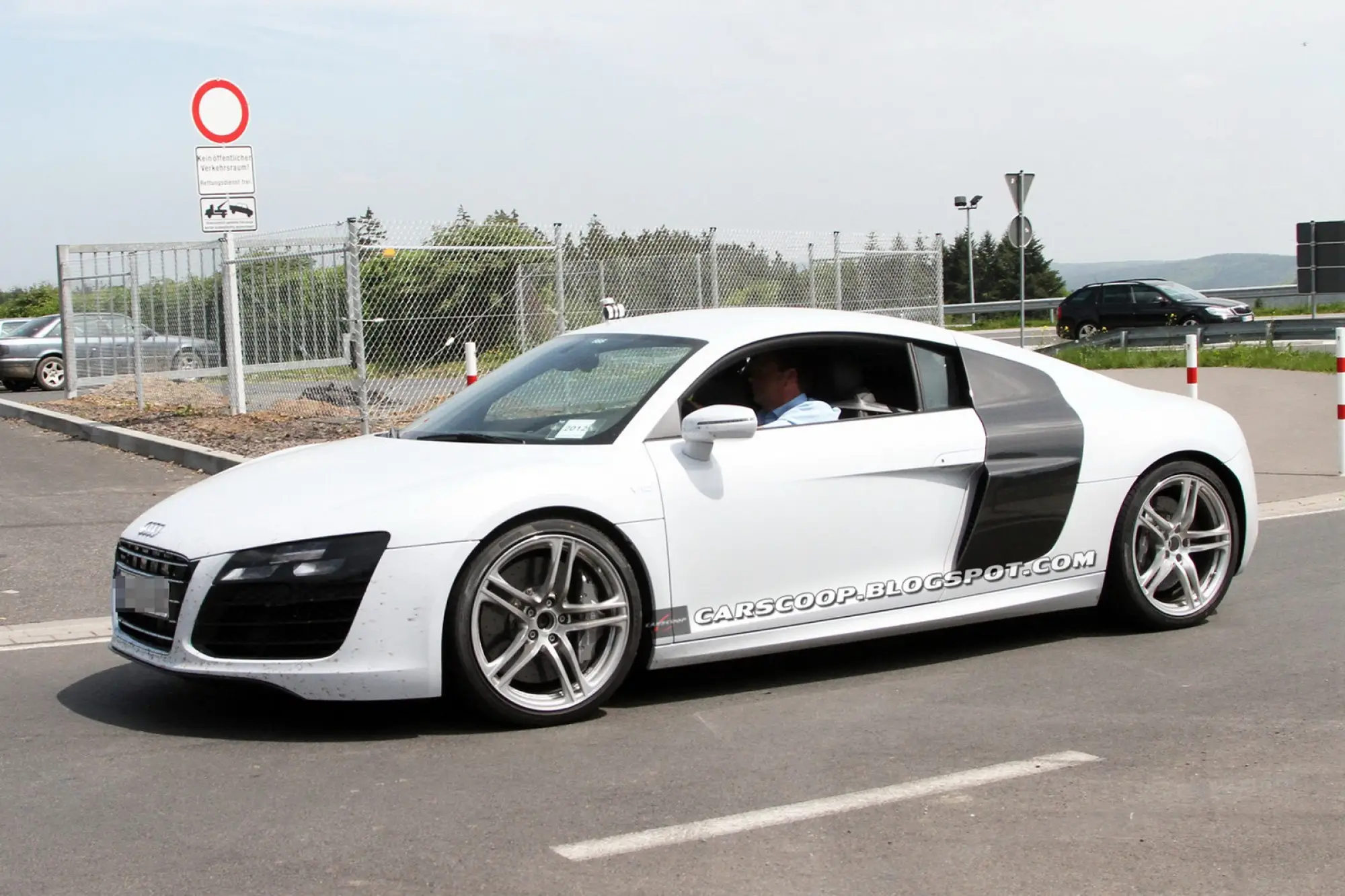 Audi R8 restyling 2013 foto spia maggio 2012 - 16