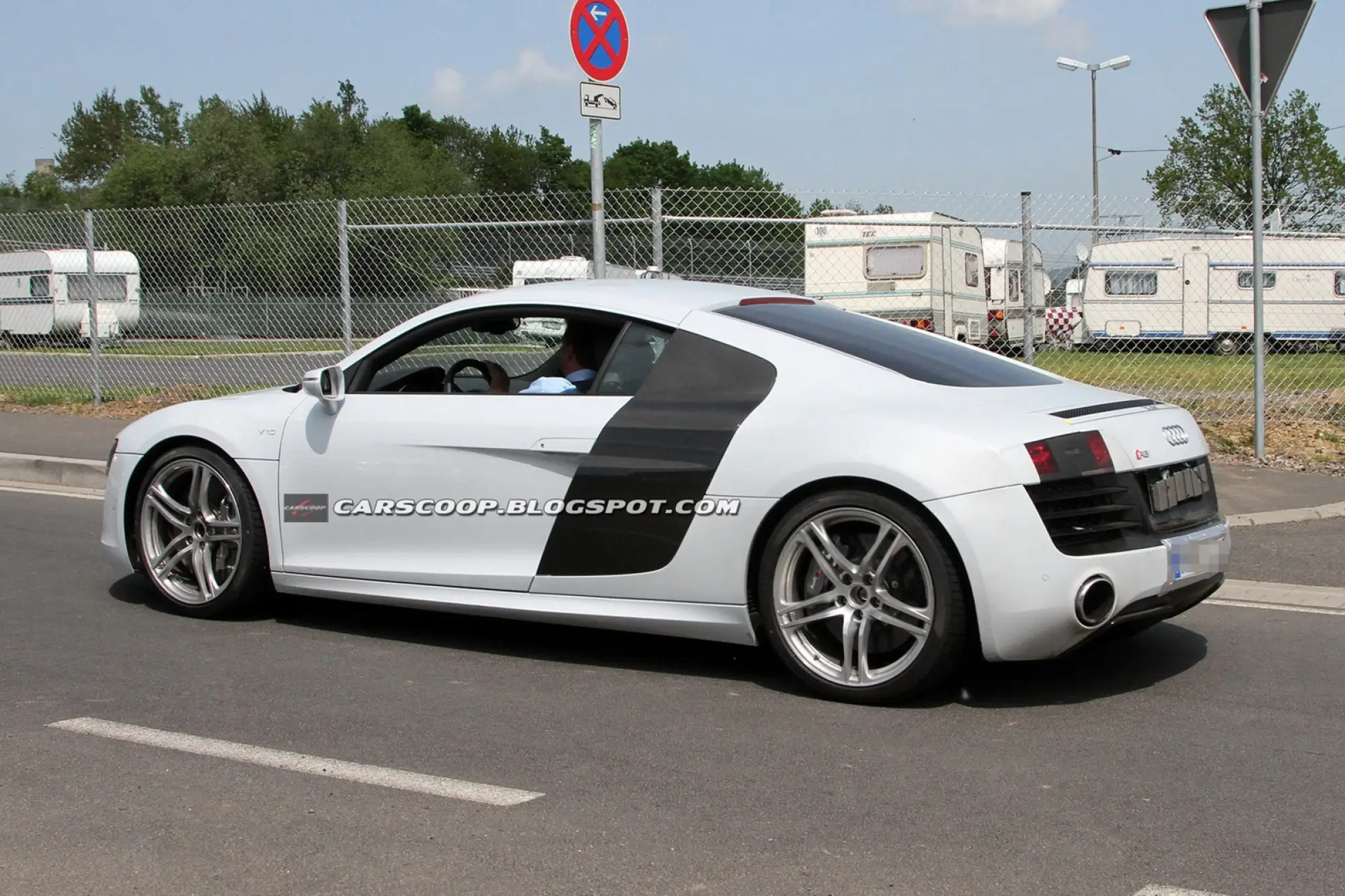 Audi R8 restyling 2013 foto spia maggio 2012 - 17