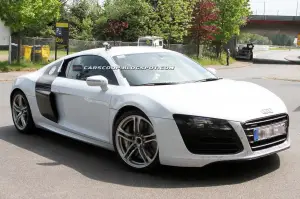 Audi R8 restyling 2013 foto spia maggio 2012