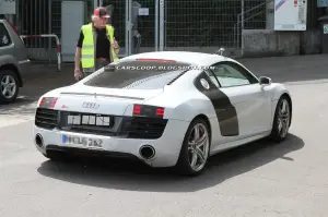 Audi R8 restyling 2013 foto spia maggio 2012 - 22