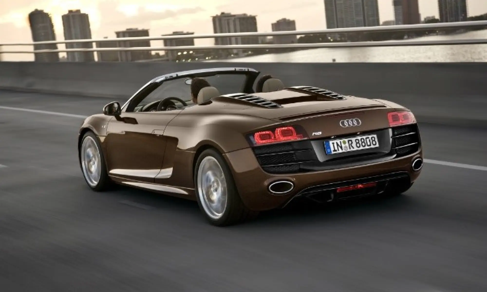 Audi R8 Spyder 2011 - 1