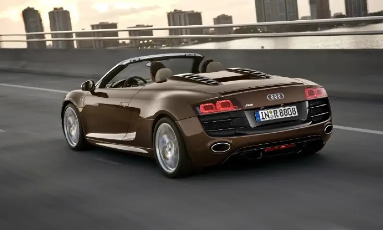 Audi R8 Spyder 2011 - 1