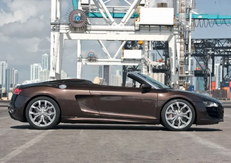 Audi R8 Spyder 2011 - 6