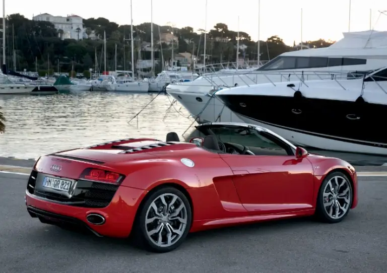 Audi R8 Spyder 2011 - 12