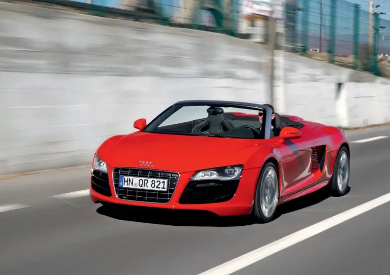 Audi R8 Spyder 2011 - 13