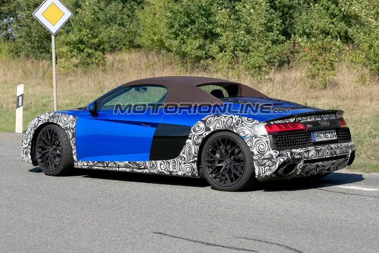 Audi R8 Spyder foto spia 22 settembre 2018 - 8