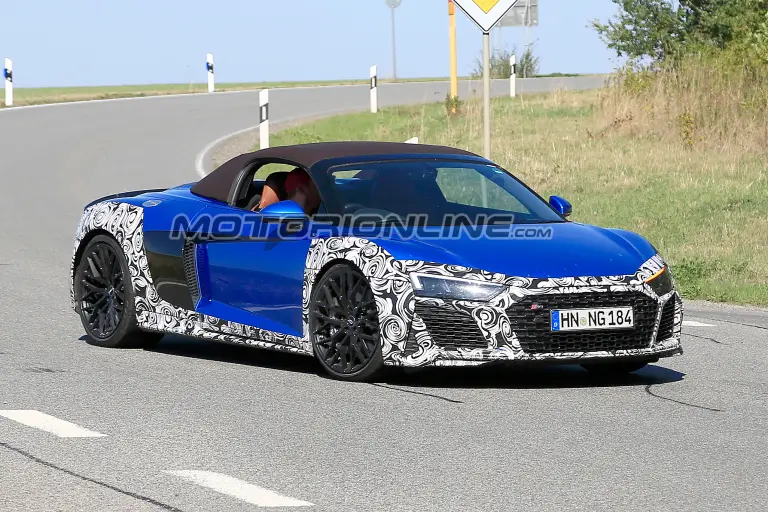 Audi R8 Spyder foto spia 22 settembre 2018 - 11