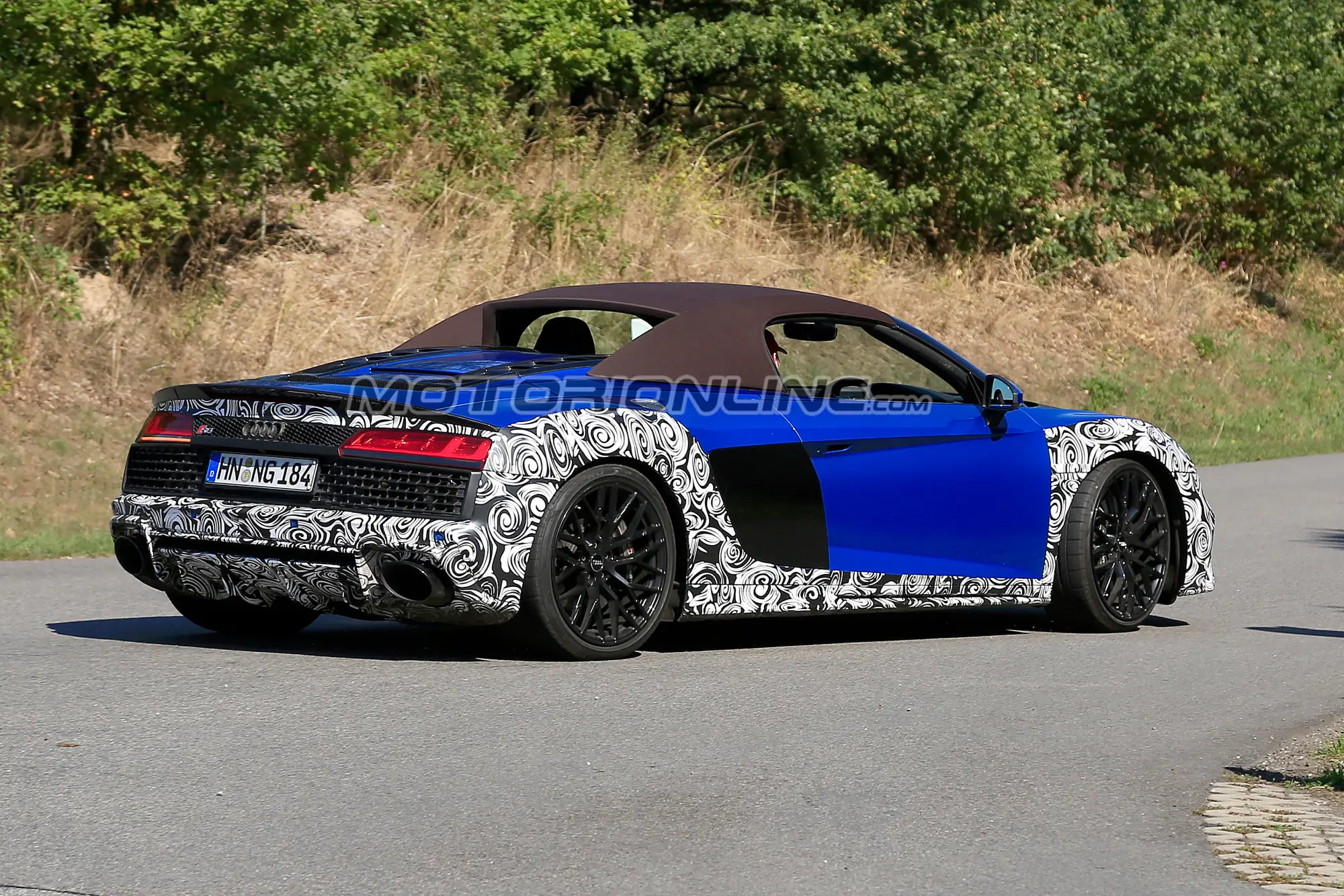 Audi R8 Spyder foto spia 22 settembre 2018 - 15