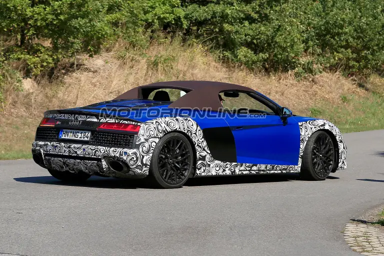 Audi R8 Spyder foto spia 22 settembre 2018 - 15