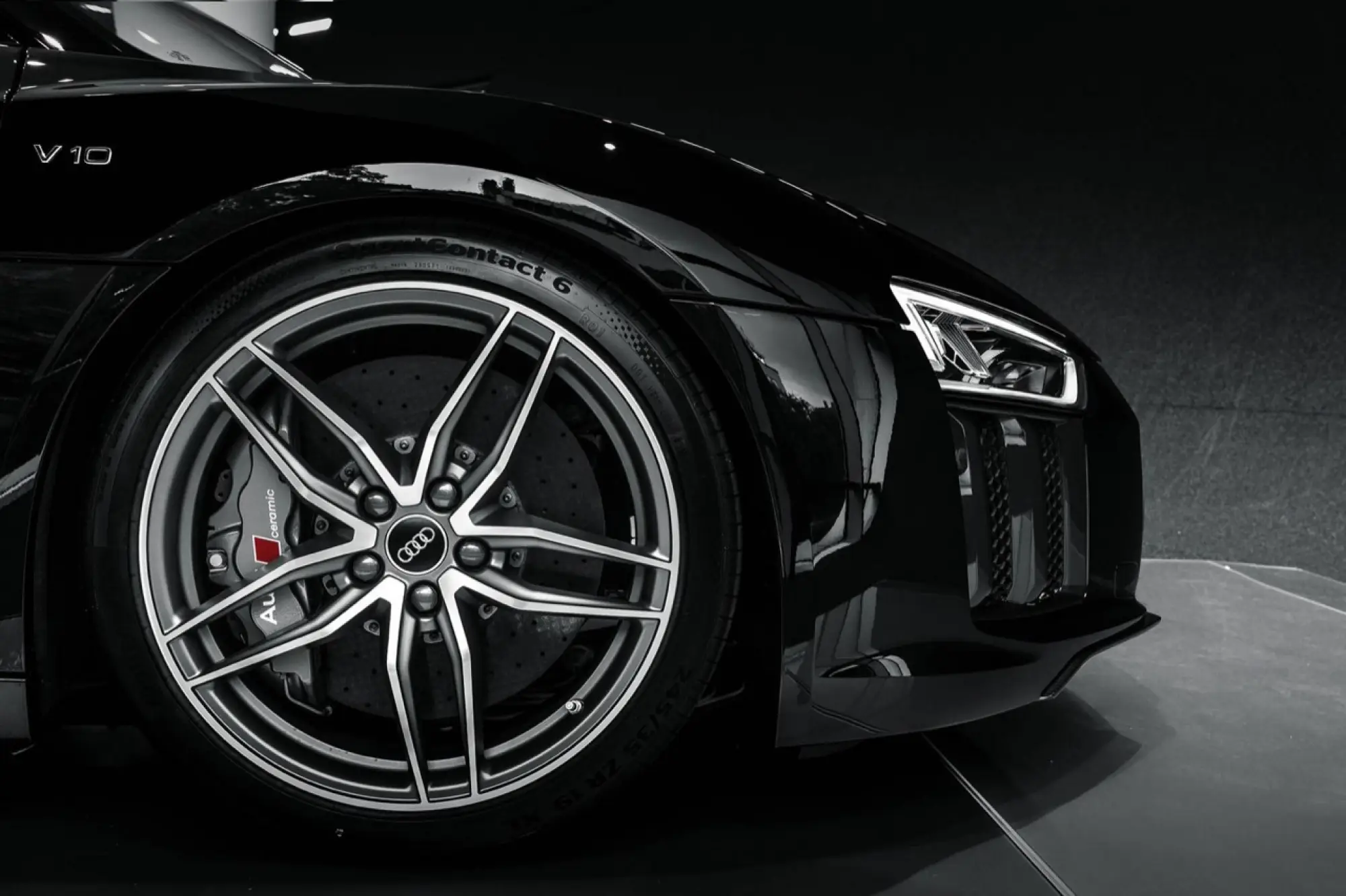 Audi R8 V10 Plus Mythos Black - 12