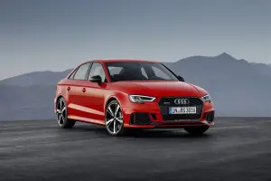 Audi RS 3 Sedan foto stampa Salone di Parigi 2016