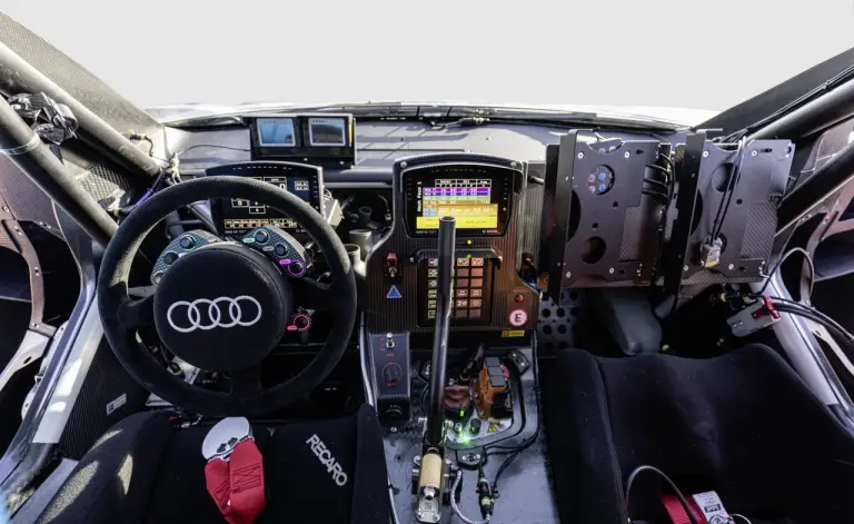 Audi RS Q e-tron centro di controllo - Foto - 8