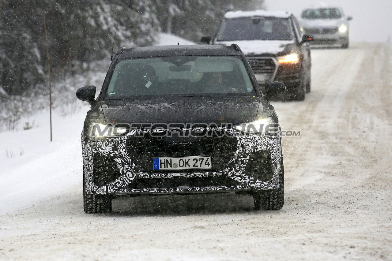 Audi RS Q3 MY 2019 foto spia 5 dicembre 2018