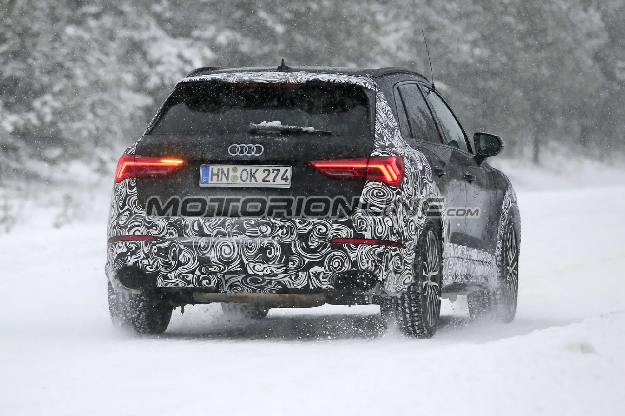 Audi RS Q3 MY 2019 foto spia 5 dicembre 2018 - 10