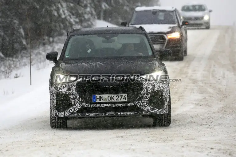 Audi RS Q3 MY 2019 foto spia 5 dicembre 2018 - 1