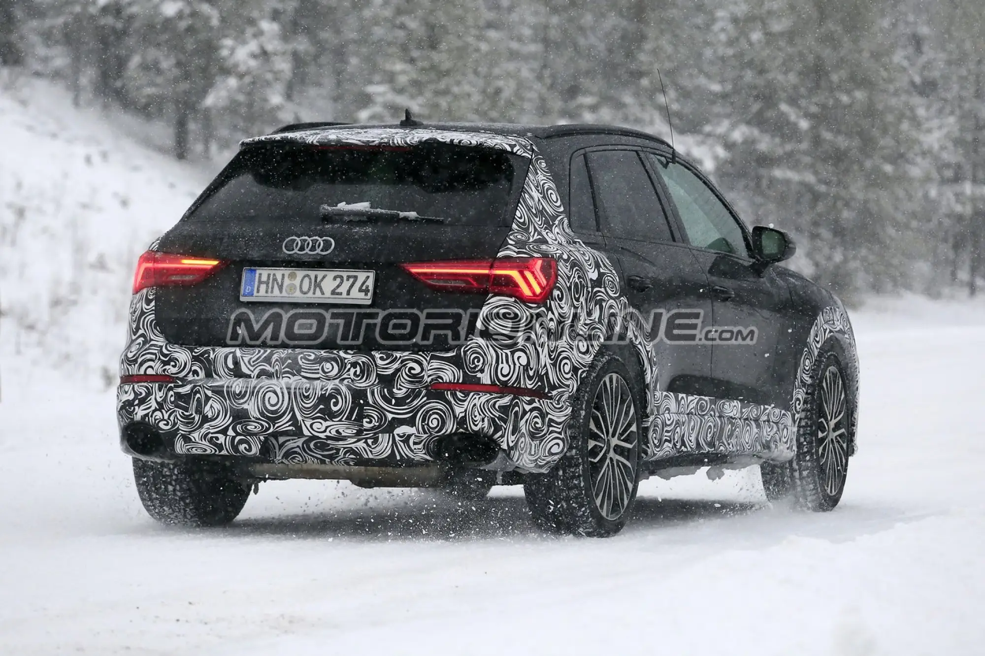 Audi RS Q3 MY 2019 foto spia 5 dicembre 2018 - 9