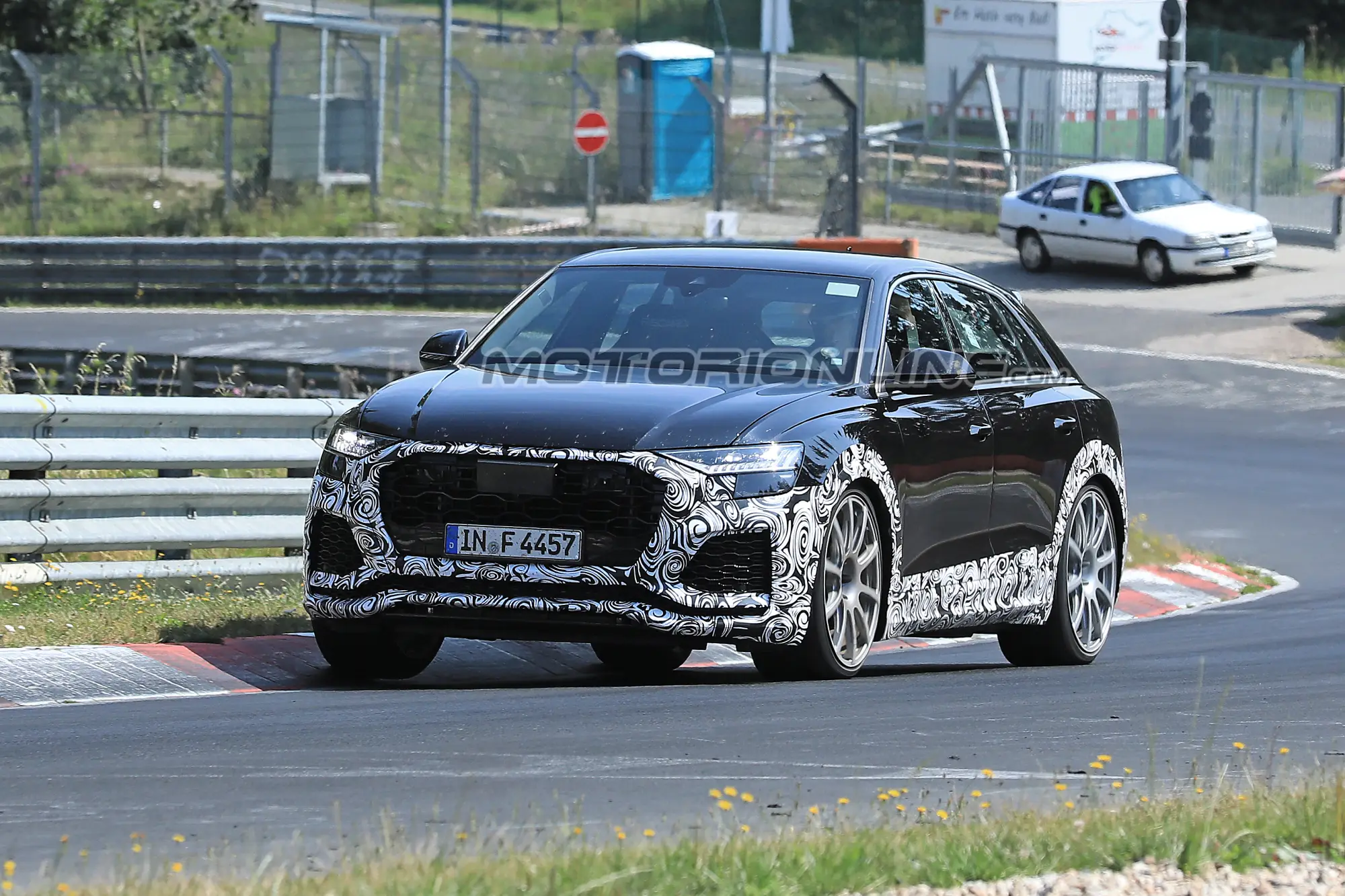 Audi RS Q8 foto spia 20 luglio 2018 - 2