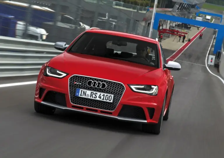 Audi RS4 Avant 2012 nuove immagini - 13