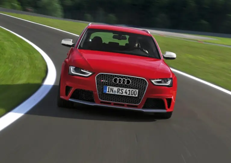Audi RS4 Avant 2012 nuove immagini - 14