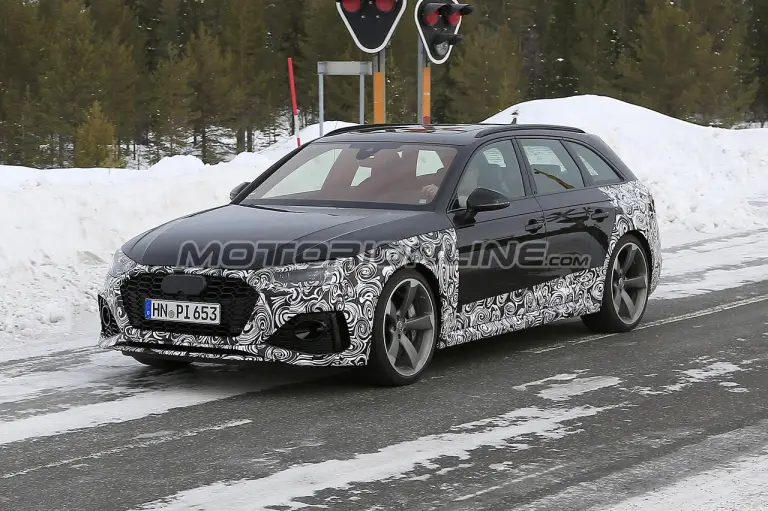Audi RS4 Avant foto spia 13 marzo 2019 - 14