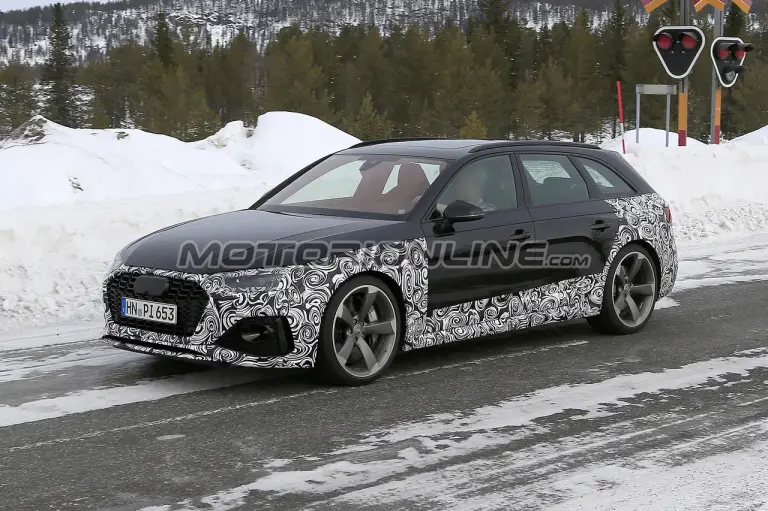 Audi RS4 Avant foto spia 13 marzo 2019 - 15