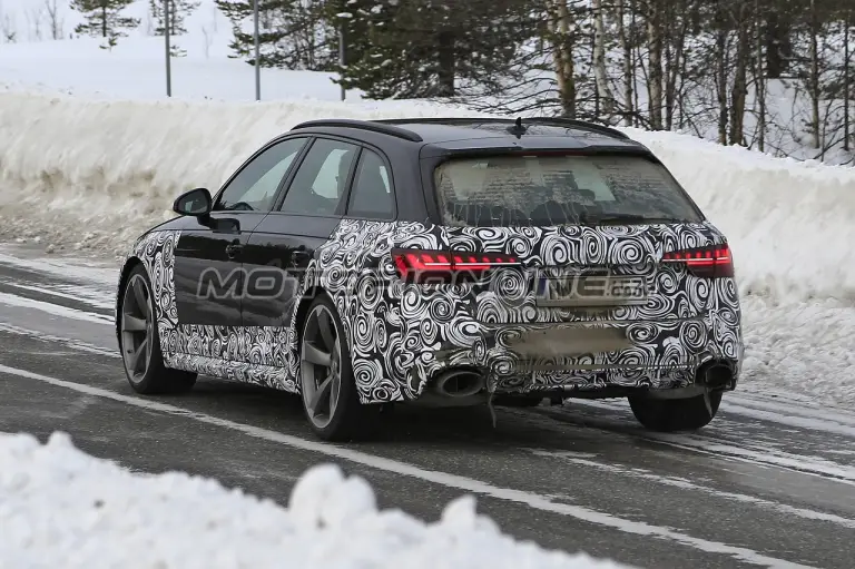 Audi RS4 Avant foto spia 13 marzo 2019 - 18